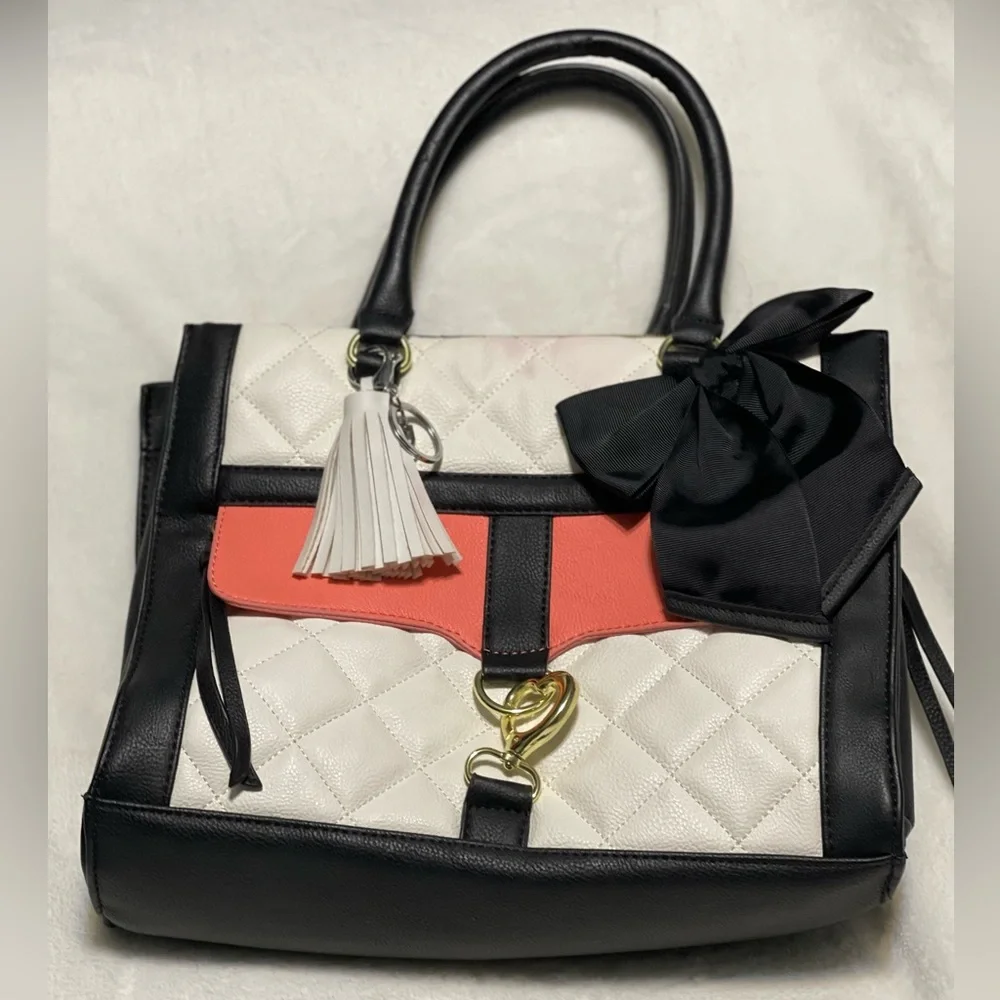 Purse - Picture 1 of 3